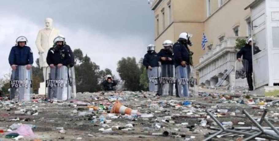 Συλλαλητήρια για Τέμπη: Τι απαντά η ΕΛΑΣ στις καταγγελίες ότι αστυνομικοί ήταν πίσω από τα επεισόδια