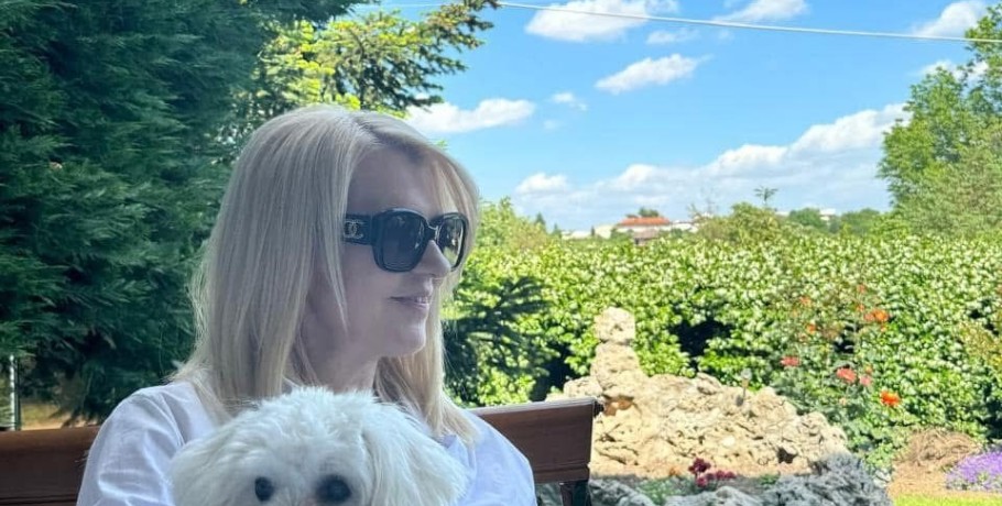 Θεοδώρα Τζάκρη: Διπλή γιορτή για μια δυναμική παρουσία στην πολιτική και την κοινωνία