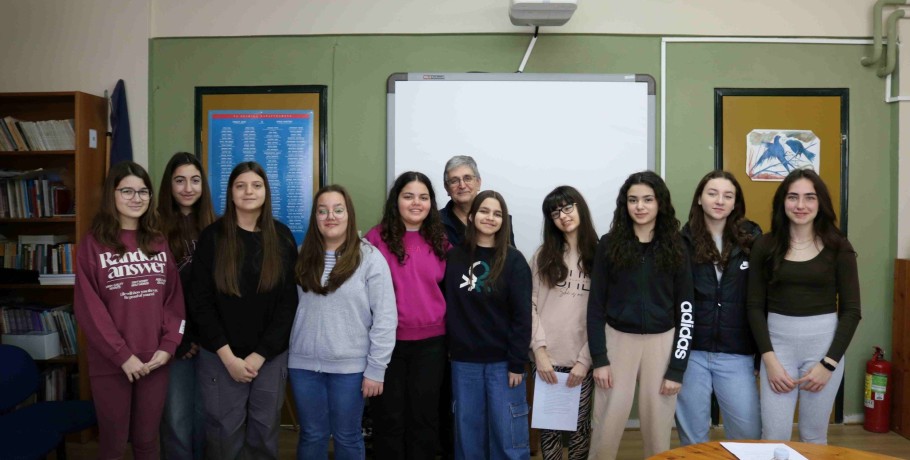 Η κ. Μάρω Θεοδωράκη συνομιλεί με το 3ο Γυμνάσιο Γιαννιτσών