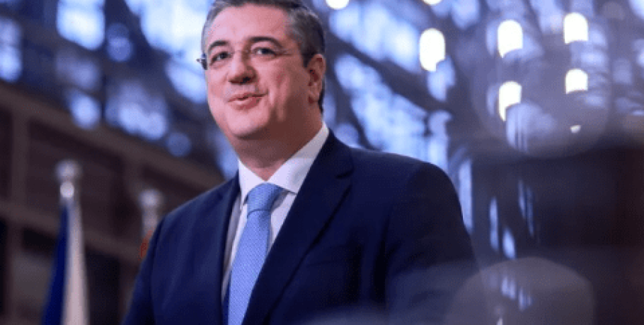 Απ. Τζιτζικώστας: Παρουσίασε το σχέδιο δράσης της ΕΕ για το μέλλον της αυτοκινητοβιομηχανίας