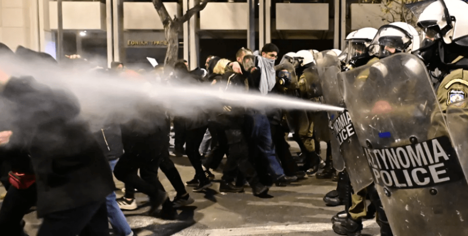 Ελεύθεροι 24 συλληφθέντες για τα επεισόδια στη συγκέντρωση για τα Τέμπη
