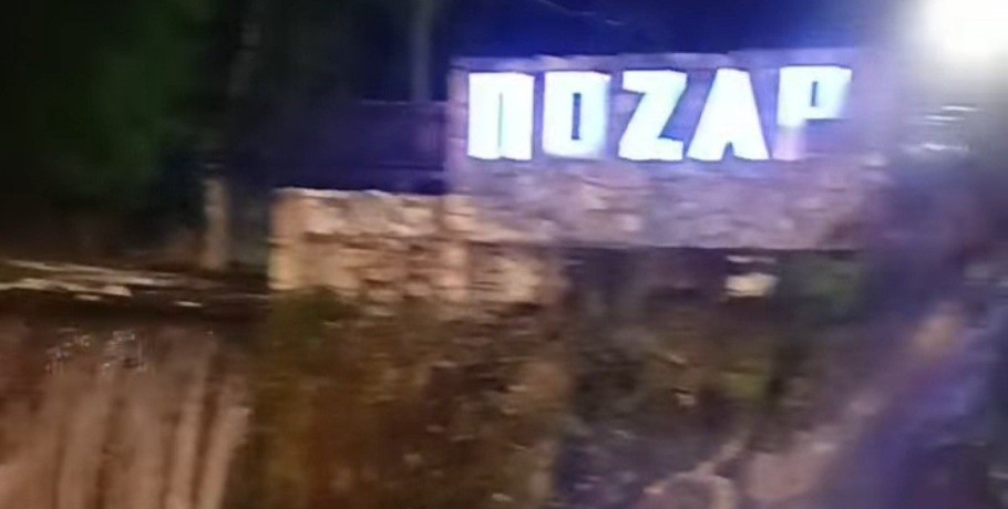 Νυχτερινός χαμός στα Λουτρά Πόζαρ – Γεμάτες οι εξωτερικές πισίνες την παραμονή της 25ης Μαρτίου