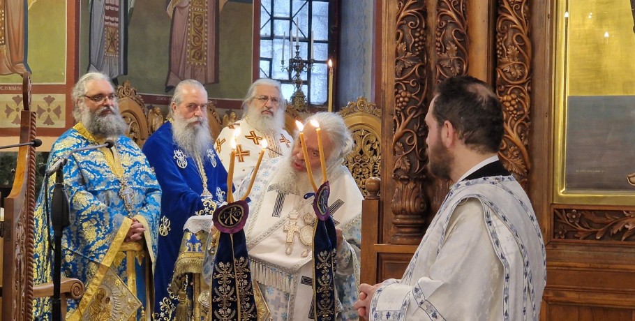 Τελείται αυτή την ώρα η Αρχιερατική Θεία Λειτουργία για την 25η Μαρτίου στον Καθεδρικό Ναό της Αγίας Σκέπης Έδεσσας