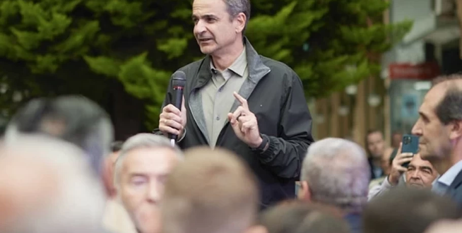 Ο Μητσοτάκης ξεκινά εξορμήσεις και επιχειρεί να «κλείσει μέτωπα» - Τι συζητούν οι βουλευτές ενόψει Κοινοβουλευτικής Ομάδας