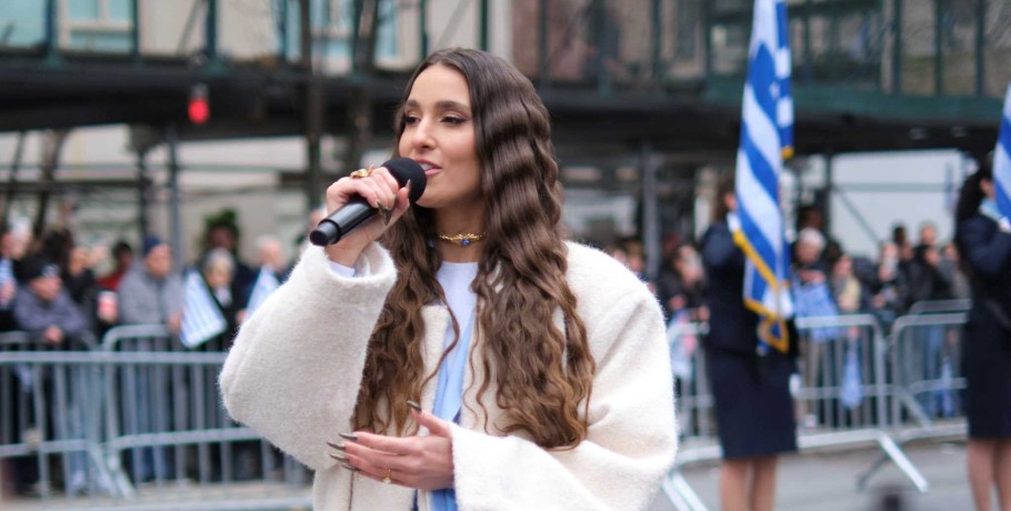 Evangelia: Ερμήνευσε τον Εθνικό Ύμνο στην παρέλαση της Νέας Υόρκης για την 25η Μαρτίου