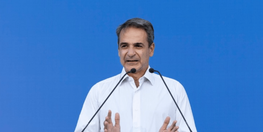 Παρά την κάθετη πτώση στις δημοσκοπήσεις: Χαμόγελα Μητσοτάκη