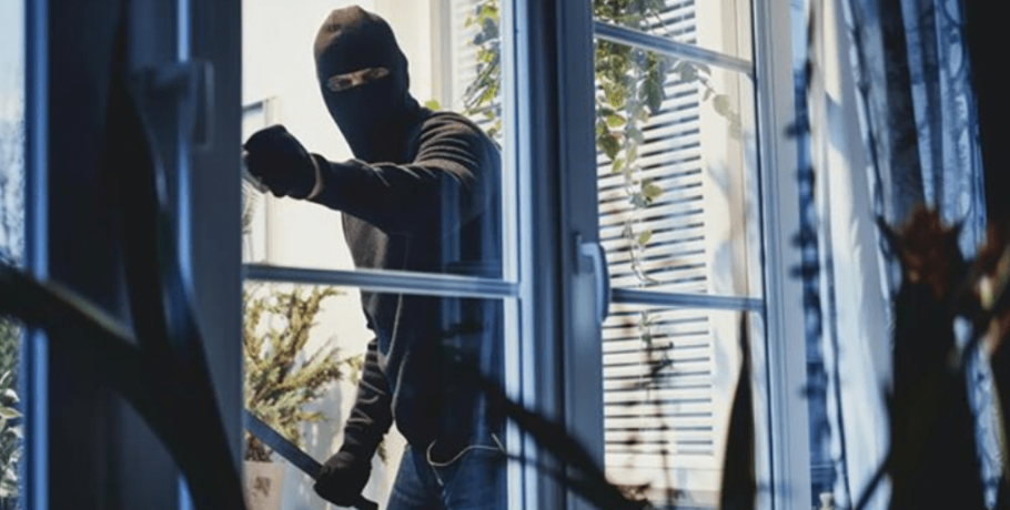 Ημαθία: Ανήλικοι "ρήμαζαν" σπίτια και αυτοκίνητα