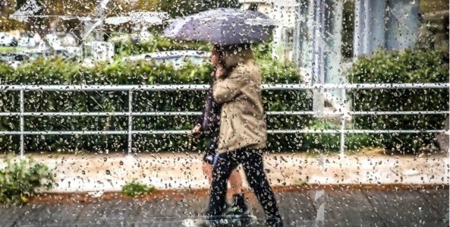 Καιρός: Παραμένει και σήμερα το χειμωνιάτικο σκηνικό με χαμηλές θερμοκρασίες - Πού θα βρέξει