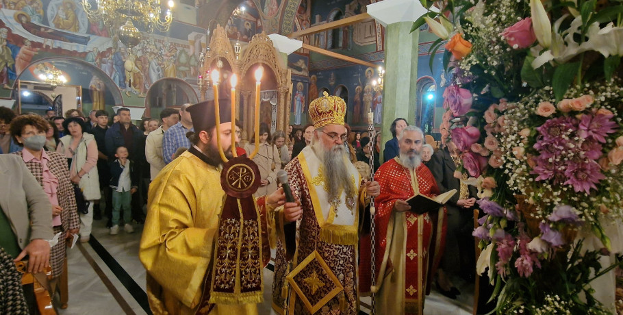 Ο Θεοφιλέστατος Επίσκοπος Αλμωπίας Στέφανος έψαλε τα Εγκώμια του Επιταφίου στον Ιερό Ναό Αγίων Νικάνδρου και Ιωαννικίου Αριδαίας