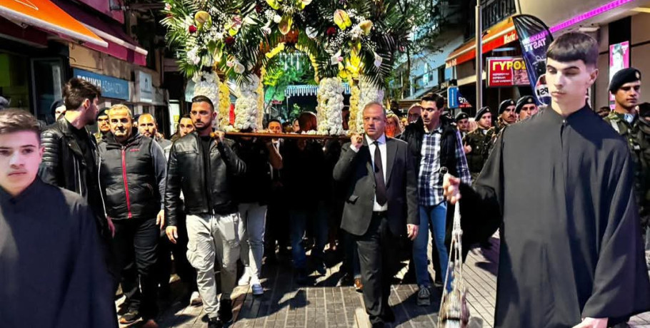 Με λαμπρότητα η περιφορά του Επιταφίου στην Έδεσσα