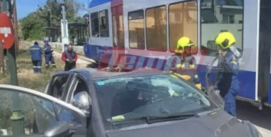 Πάτρα: Τρένο συγκρούστηκε με αυτοκίνητο - Τραυματίστηκε η οδηγός