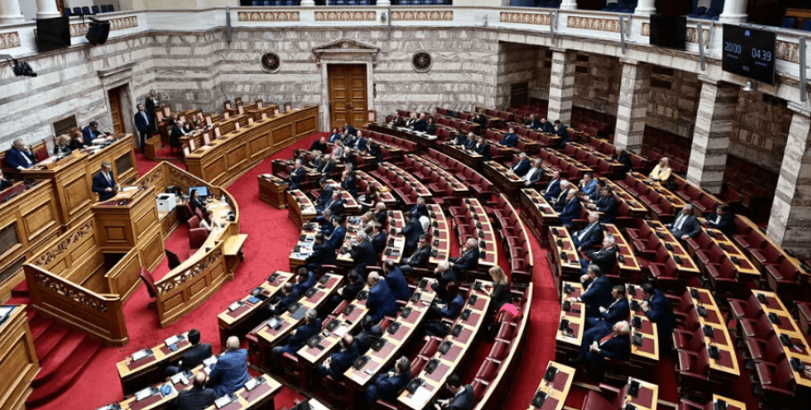 Παραπέμπεται στη Δικαιοσύνη ο Τριαντόπουλος - Παρέμεινε και υπερψήφισε το ΠΑΣΟΚ
