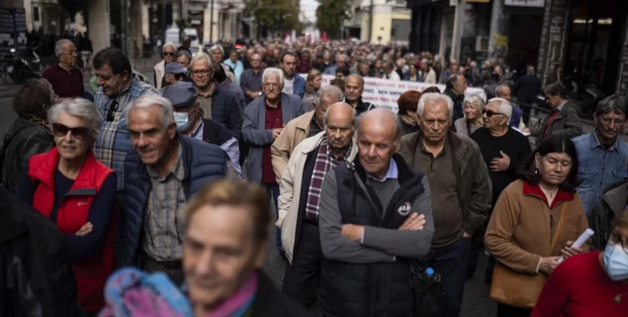 Τα τρία σενάρια που μελετά η κυβέρνηση για επαναφορά της 13ης σύνταξης: Ποιο είναι το πιθανότερο και από πότε θα δοθεί