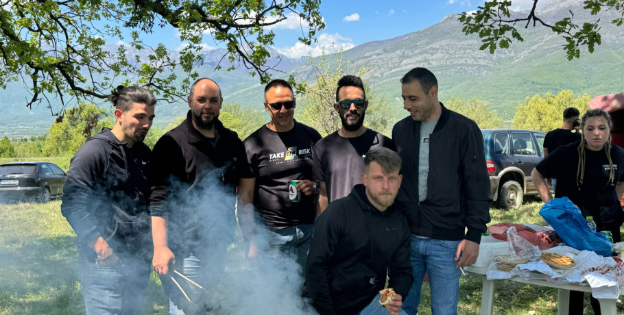 Πρωτομαγιά στον λόφο της Περικλέας Αλμωπίας: Μια γιορτή της Άνοιξης και της παράδοσης