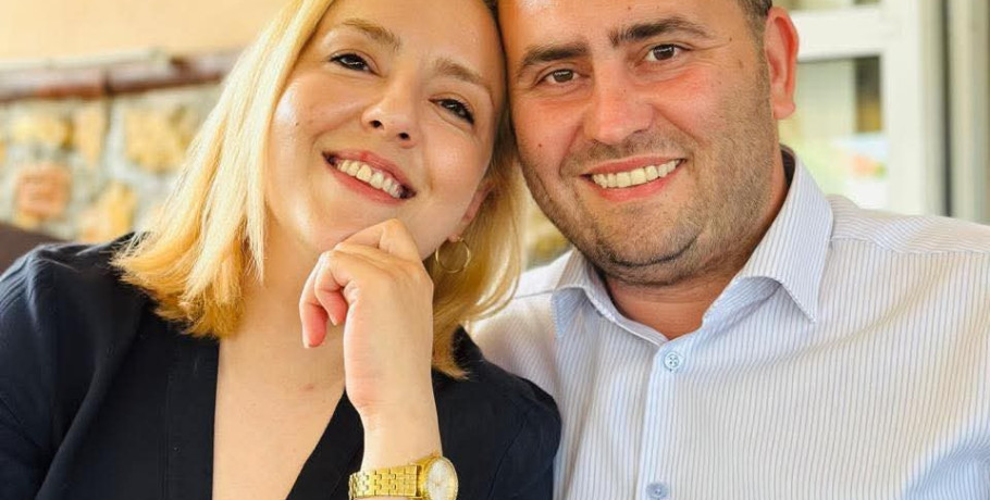 Ο Λάκης Βασιλειάδης εύχεται στη σύζυγό του Ειρήνη για την ονομαστική της εορτή