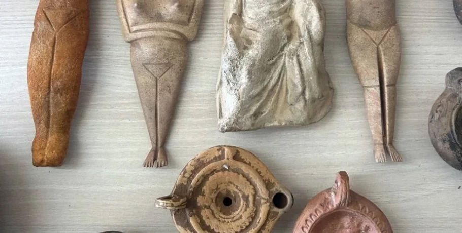 Κύκλωμα αρχαιοκαπηλίας: Κατ’ οίκον περιορισμός για τον φερόμενο ως αρχηγό και τα μέλη του