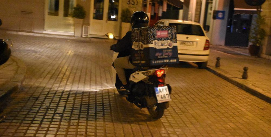 Δεύτερο «χτύπημα» σε ντελιβερά – Έκλεψαν τα πιτόγυρα από το κουτί του