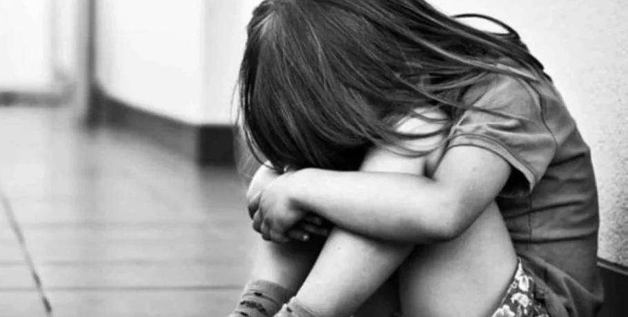 Σοκ στη Ρόδο: 13χρονη φέρεται να κακοποιούνταν συστηματικά από τον πατριό της