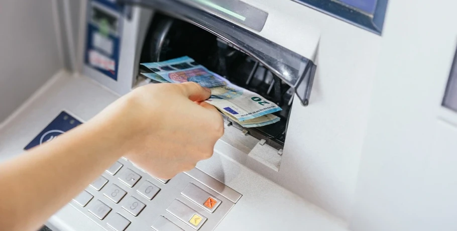 ΕΦΚΑ - ΔΥΠΑ: Οι πληρωμές έως τις 25 Απριλίου
