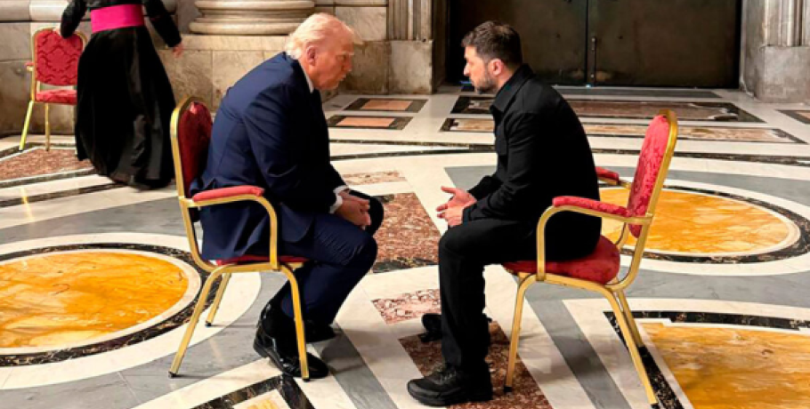 Ν.Τραμπ – Ε.Μακρόν: Ειδικός διάβασε τα χείλη του Αμερικανού προέδρου στο Βατικανό – «Δεν πρέπει να είσαι εδώ»
