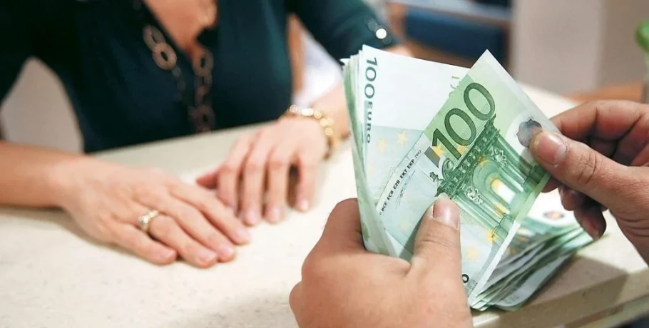 Συντάξεις: Ποιοι θα πάρουν το μόνιμο επίδομα των 250 ευρώ