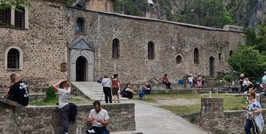 Μοναδική εμπειρία πίστης και φυσικής ομορφιάς στη Μονή Παναγίας στο Στόμιο Κόνιτσας
