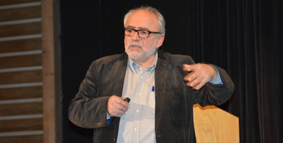 Ο καθ. Γενετικής Ζ. Σκούρας: «Θλιβερή θα είναι η Τεχνητή Νοημοσύνη στην κοινωνία που δε σκέφτεται»
