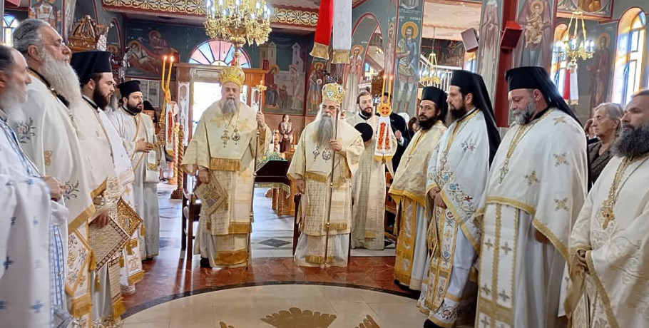 Αρχιερατική Θεία Λειτουργία υπό τον Επίσκοπο Αλμωπίας Στέφανο στα Τρίκαλα