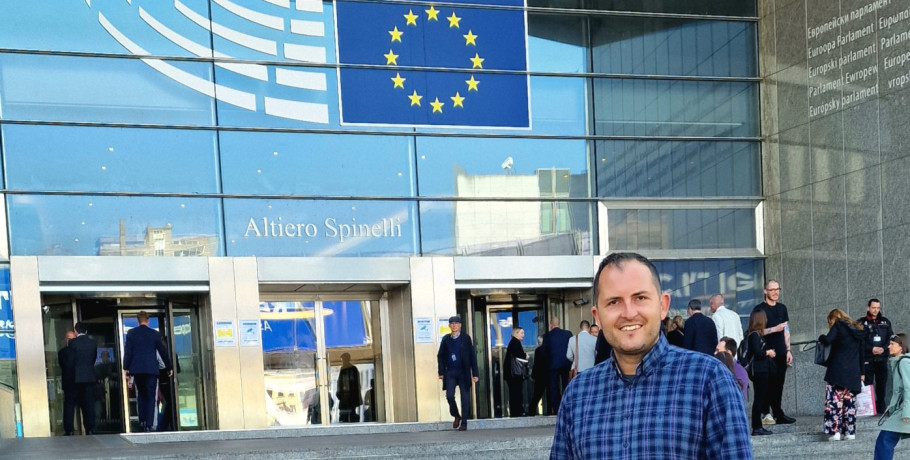 Σημαντική εμπειρία για την έγκυρη ενημέρωση: Ο Στέφανος Μίντζας του pellanews.gr στο Ευρωπαϊκό Κοινοβούλιο