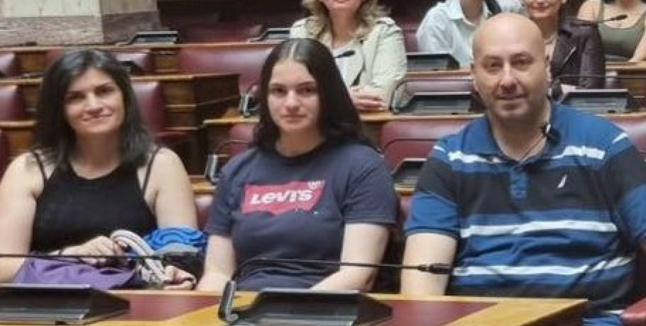 Κώστας Κεχαγιαδάκης: Ο Πρόεδρος της ΔΕΥΑΠ εκ των συνοδών της εκδρομής του Δ.Σ. Καρυώτισσας στη Βουλή