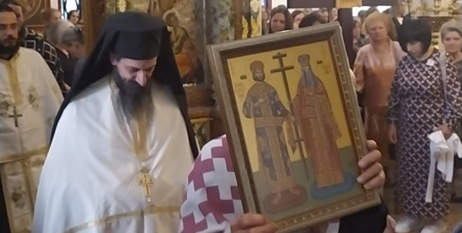 Με λαμπρότητα εορτάστηκε η μνήμη των Αγίων Κωνσταντίνου και Ελένης στην ομώνυμη Ενορία των Γιαννιτσών – Συγκίνηση και συμμετοχή πλήθους πιστών