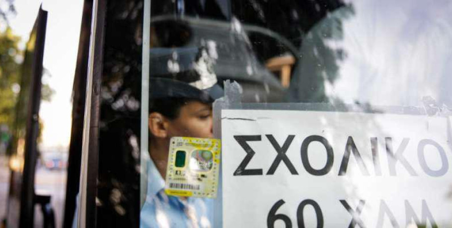 Αναστάτωση στη Ρόδο: Λεωφορείο με 80 μαθητές γυμνασίου πήρε φωτιά εν κινήσει