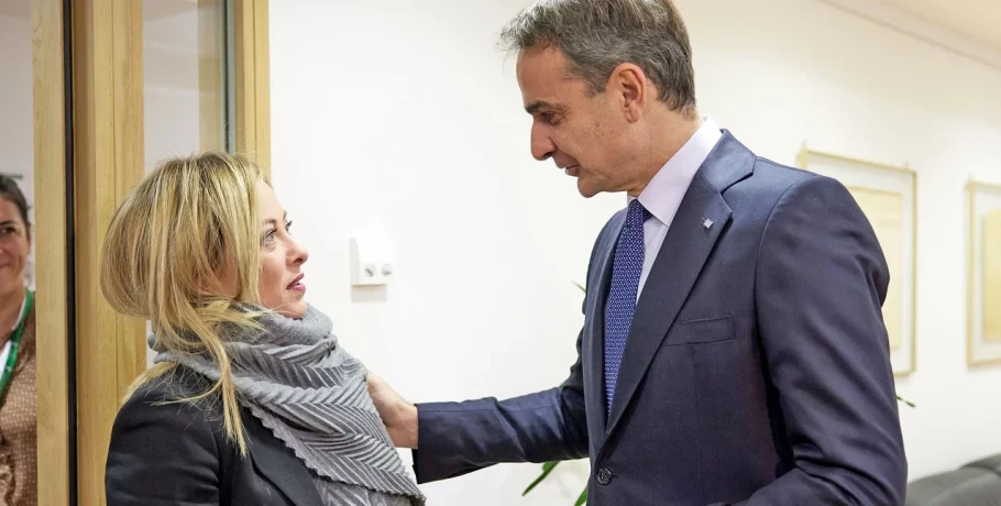 Στη Ρώμη ο Μητσοτάκης -Συμφωνίες με Μελόνι για προμήθεια τρένων, συνεργασία στην Άμυνα και μεταναστευτικό