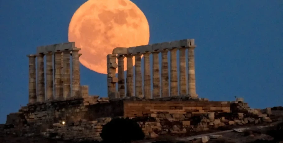 Πανσέληνος της Φράουλας: Μαγικές Στιγμές