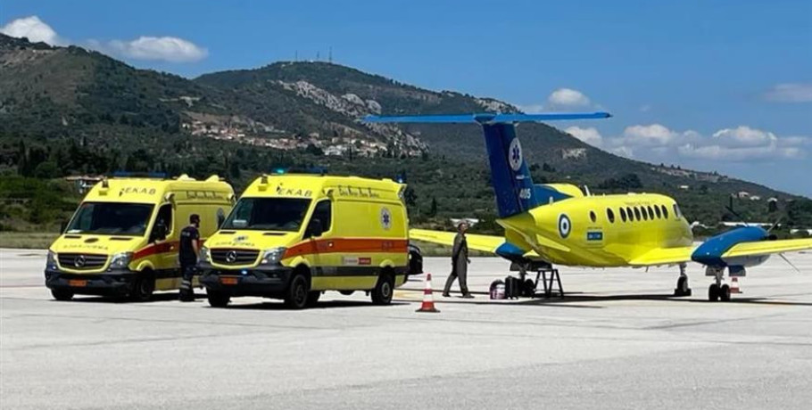 ΕΚΑΒ: Στρατιωτικός γιατρός έσωσε δύο ζωές σε Σαντορίνη και Μυτιλήνη πετώντας με αεροπλάνο