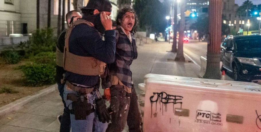 Λος Άντζελες: Σε ισχύ απαγόρευση κυκλοφορίας στο κέντρο του μετά τις ταραχές - «Θα απελευθερώσω την πόλη» λέει ο Τραμπ