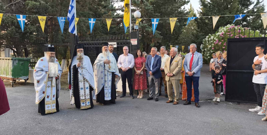 Γιώργος Καρασμάνης: Το Άγιο Πνεύμα να χαρίζει φώτιση, δύναμη και καθαρή σκέψη σε όλους