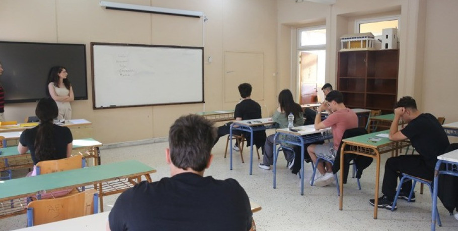 Συνέχεια Πανελλαδικών για τα ΕΠΑΛ, με Μαθηματικά-Αρχίζουν οι εξετάσεις στα γυμνάσια