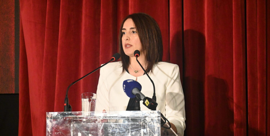 Κουρουπάκη: «Ποιος αναλαμβάνει την ευθύνη για τα πειραματικά εμβόλια σε βρέφη 6 μηνών»;