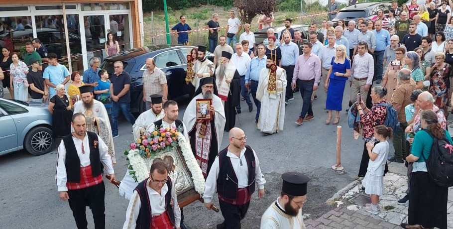 Λαμπρός Πολυαρχιερατικός Εσπερινός στον Ιερό Ναό Αγίων Πέτρου και Παύλου Γιαννιτσών