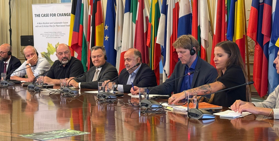Σάκης Αρναούτογλου: Από τη Γη στο Πιάτο – Η Ελλάδα μπορεί να πρωτοστατήσει στο νέο ευρωπαϊκό διατροφικό μοντέλο