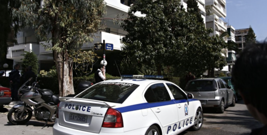 Ένοπλη Ληστεία από δέκα άτομα - Φεύγοντας έβαλαν φωτιά στο σπίτι του θύματος