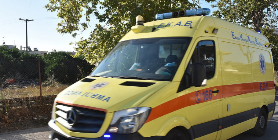 Αυτοκίνητο έπεσε πάνω σε εστιατόριο στο Κολωνάκι - 12 τραυματίες