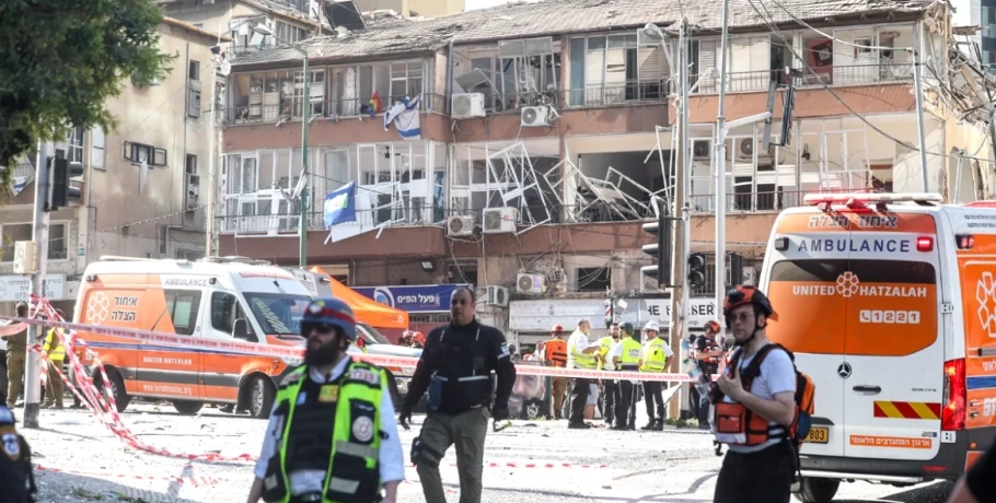 Ομοβροντία πυραύλων από το Ιράν κατά του Ισραήλ, χτυπήθηκε νοσοκομείο