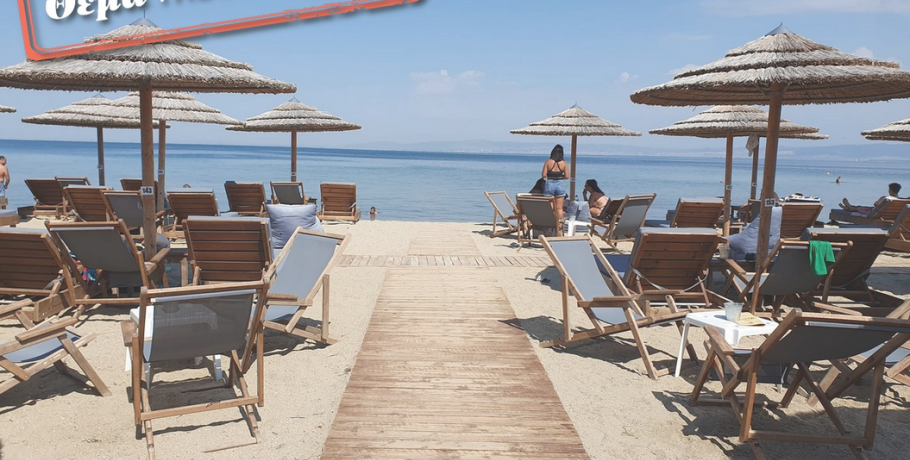 Έως και 50 ευρώ το άτομο στο Παλιούρι- Πόσο πάει φέτος η ξαπλώστρα στα beach bar της Χαλκιδικής