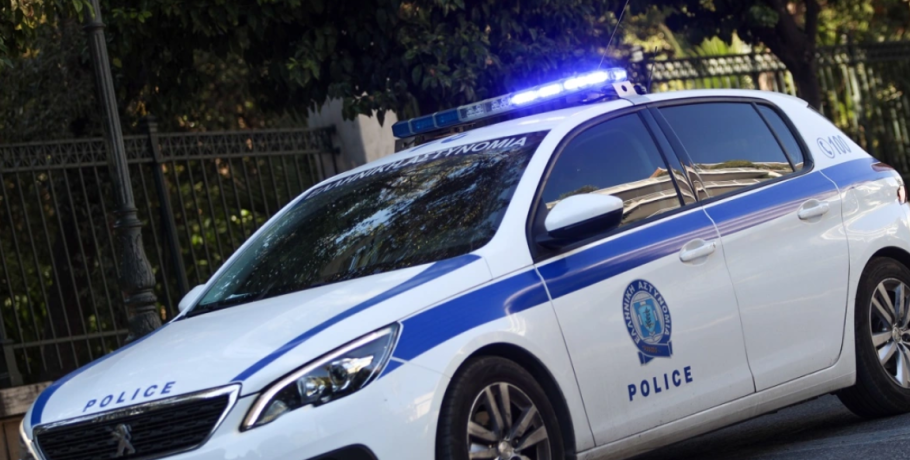 Σέρρες: "Μπούκαραν" σε κατάστημα και άρπαξαν ρουχισμό και αξεσουάρ
