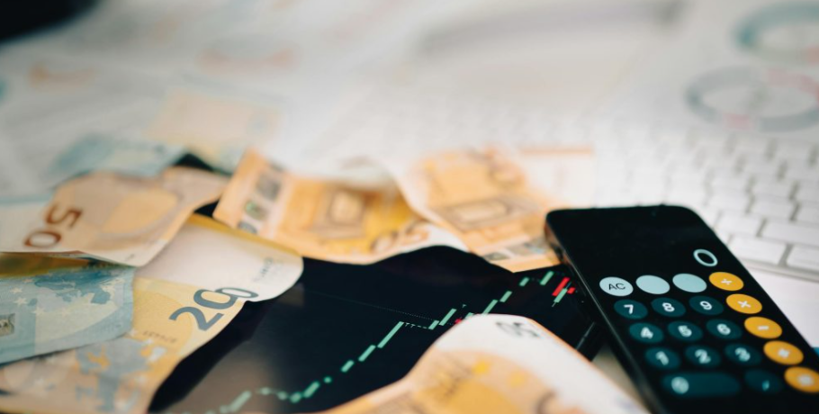 S&P Global: Με το ζόρι… “ανασαίνει” η οικονομία της Ευρωζώνης