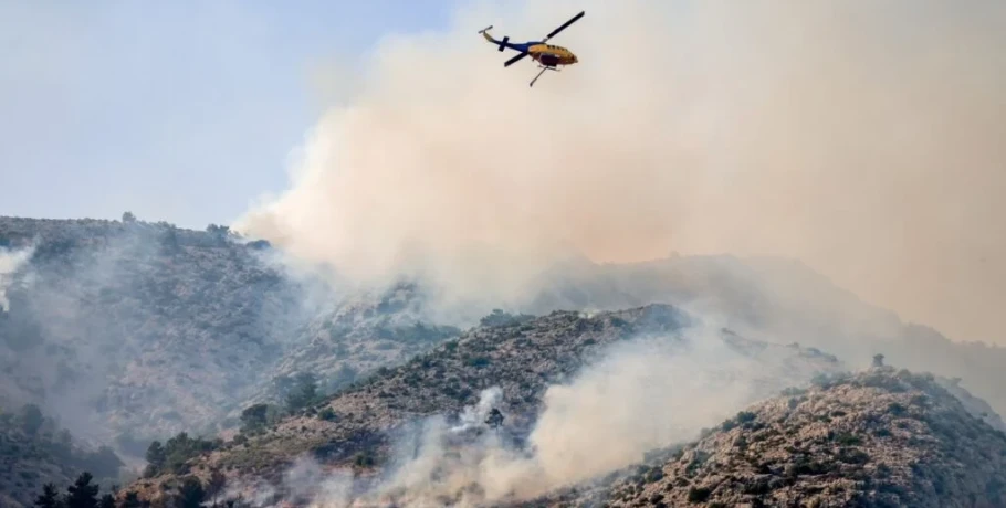 Φωτιά στη Χίο: Μαίνεται η μάχη της Πυροσβεστικής με τις φλόγες - Έχουν καεί πάνω από 60.000 στρέμματα