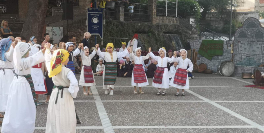 Χορευτικό ταξίδι στην παράδοση- Παιδική & Εφηβική Χορευτική Παράσταση Παραδοσιακών Χορών του Φιλοπρόοδου Συλλόγου Έδεσσας Μέγας Αλέξανδρος
