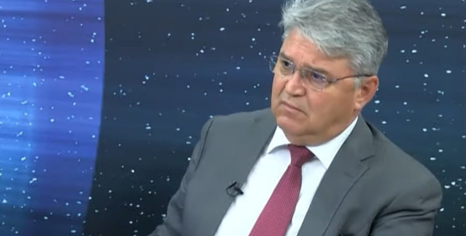 Νατσιός: «Η κυβέρνηση των νάνων και των αρλεκίνων βρίσκεται σε αποσύνθεση»